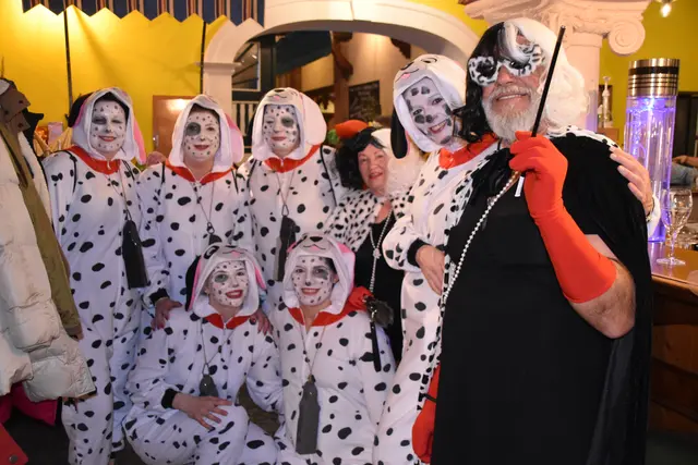 Fast 100 und ein Dalmatiner und Cruella De Vil waren in Riedlingsdorf zu Gast. | Foto: MeinBezirk/Michael Strini