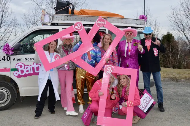 Bergrettung Mönichkirchen mit dem Thema „Barbie und Ken“. | Foto: Elisabeth Peinsipp