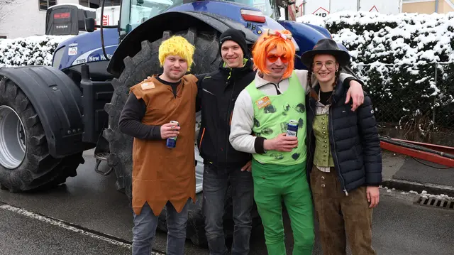 Jonas, Fabian, Hannes und Alina sind jedes Jahr beim Raaber Faschingsumzug dabei. | Foto: Markus Bäumler/zema-medien.de