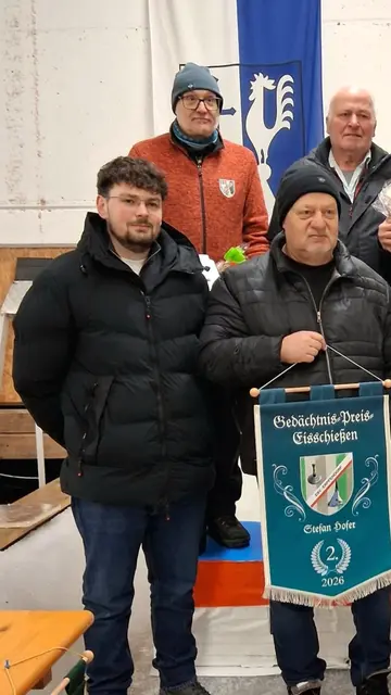 Die Zweitplatzierten und Rang 7 ESV Erpfendorf II; hinten Anton Inwinkl und Anton Oberleitner; vorne Johann Resinger und Michael Nothegger.  | Foto: Brigitte Müller; Herta Stöckl