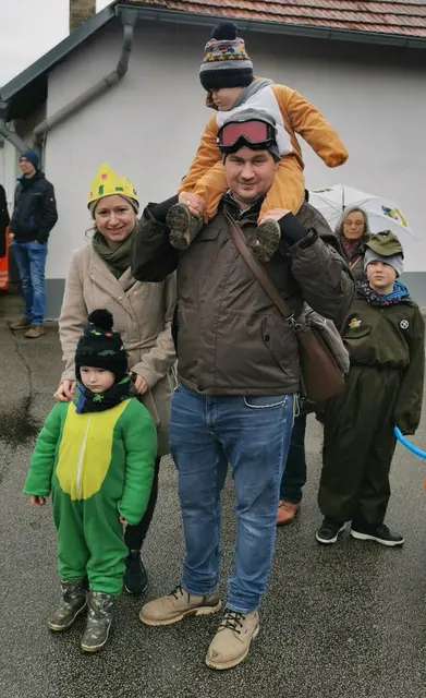 Auch Bürgermeister Markus Baier war mit seiner Familie beim Faschingsumzug. | Foto: Josef Messirek
