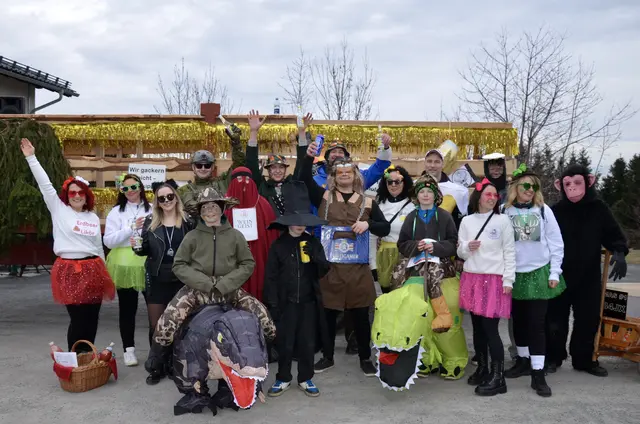 Die Nachbargemeinde Gemeinde Schaueregg präsentierte sich sehr flüssig mit dem Thema „Alkohol“. | Foto: Elisabeth Peinsipp 