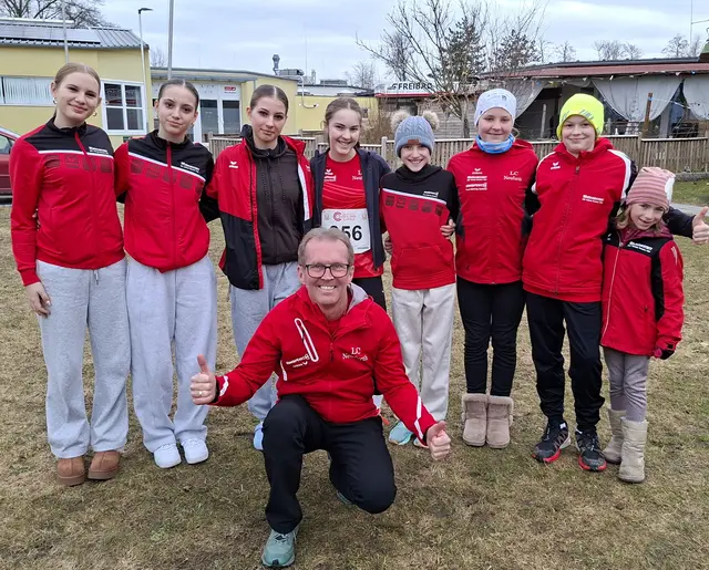Obm. Walter mit seinen erfolgreichen Schützlingen
v.l. Weis, Habersack, Nussbaumer, Klaus, Wieser, Höglinger, Lehbrunner und Steinberger
 | Foto: LC Neufurth