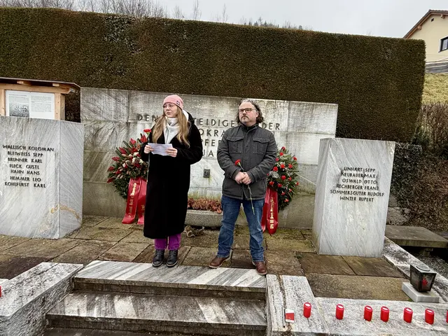 Vertreterinnen und Vertreter der SPÖ gedachten in Bruck an der Mur jener Menschen, die für Demokratie und Freiheit ihr Leben verloren. | Foto: SPÖ RO Bruck-Mürzzuschlag