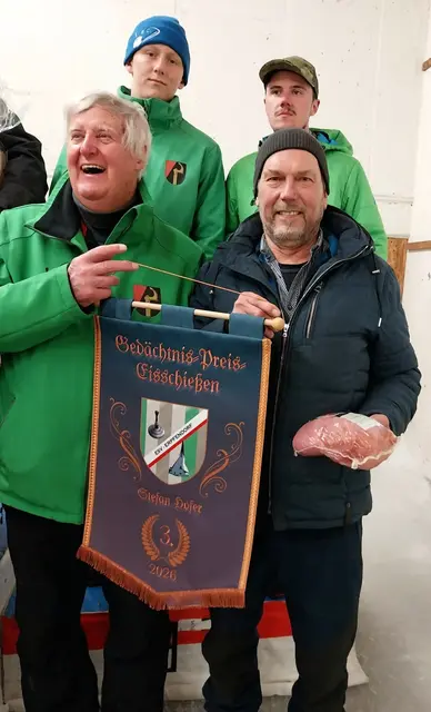 Rang 3 EC Oberndorf; hinten Lorenz Hofer und Leonhard Stöckl, vorne Leonhard Stöckl sen. und Georg Schmid | Foto: Brigitte Müller; Herta Stöckl