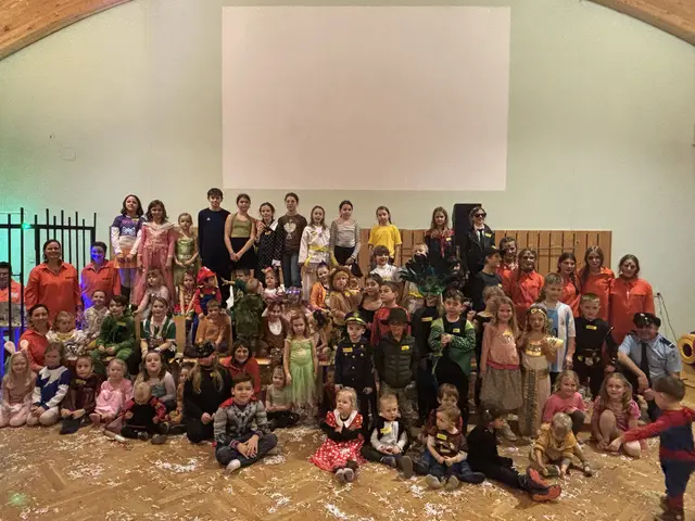 Erfolgreicher Kinderfasching des Sportvereins Kleinschweinbarth. Und ein Foto zu machen, war dann gar nicht so einfach. 