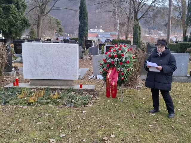 Am Friedhof in Kapfenberg wurde mit einer Kranzniederlegung der Opfer des Februar 1934 gedacht. | Foto: SPÖ RO Bruck-Mürzzuschlag