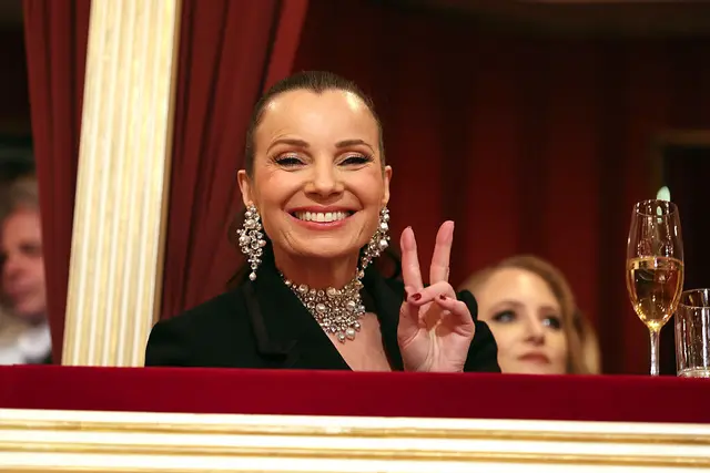 "Die Nanny" - Fran Drescher glänzte auf dem Opernball mit Swarovski-Schmuck.  | Foto: Getty 