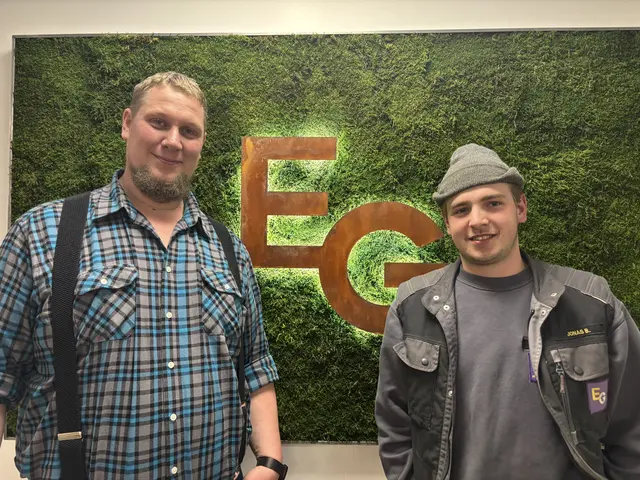 GF Markus Egger mit Jonas, Lehrling.  | Foto: MeinBezirk