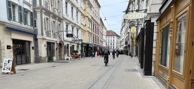Noch darf man mit dem Fahrrad durch die Schmiedgasse, im Frühjahr soll sich das tagsüber ändern.  | Foto: MeinBezirk/Markus Kropac