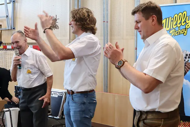 Johann Zorn eröffnete als Ehrenobmann das Kränzchen | Foto: Gerhard Langmann