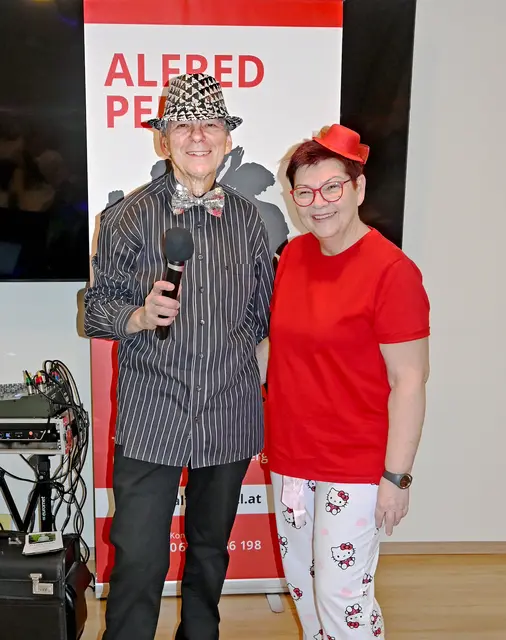 Musiker Alfred Pertl mit der Obfrau des Spillerner Pensionistenverbandes Hilde Pfalzer | Foto: Alfred Pertl Music