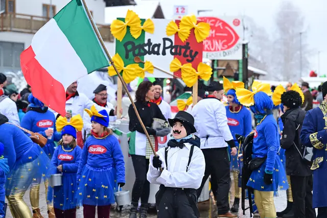  Der Viechtauer Faschingszug lockte wieder viele Teilnehmer und Besucher nach Altmünster. | Foto: Wolfgang Spitzbart