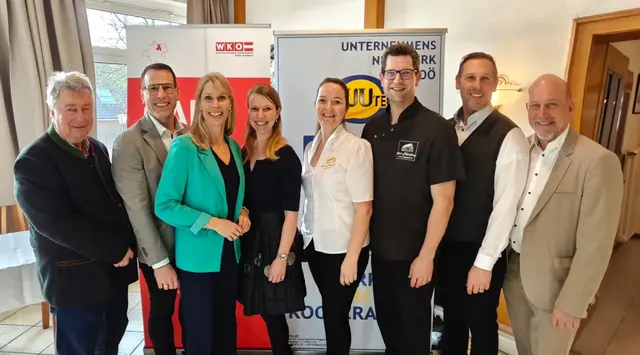 v.l.n.r.: Wolfgang Griesmann, Klemens Ruttmann, Sabine Lindorfer, Melanie Hofinger, Evelyn und Christian Bergmayr, Gregor Baumgartner, Ferdinand Watschinger. | Foto: WKO Urfahr-Umgebung