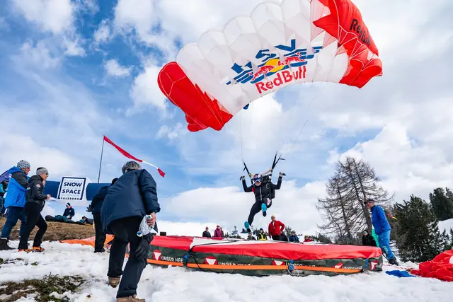Von 13. bis 15. März 2026 findet die Parachute-Ski-Weltmeisterschaft in Sankt Johann im Pongau statt. | Foto: Gerald Oberreiter