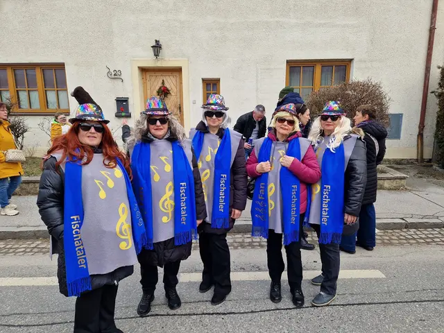 Perfekt adjustiert: der Fischataler Fanclub | Foto: Fischataler Musikverein