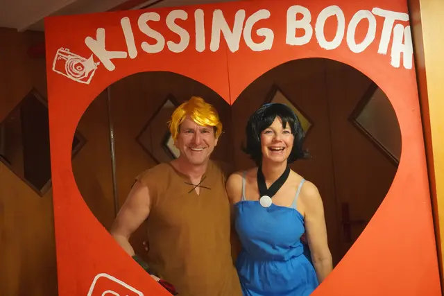 Beim Kissing Booth konnte man sich ablichten lassen und auch Küsschen verteilen.  | Foto: AMG