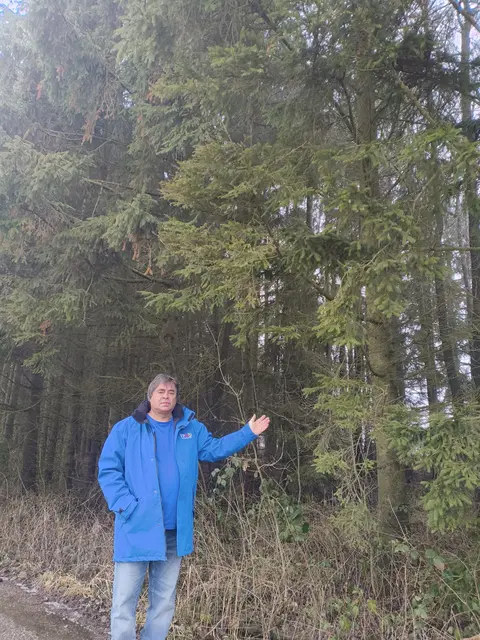 Harald Kretschmar (FPÖ) bei der potentiellen Windkraftfläche zwischen Allentsteig und Schwarzenau. | Foto: privat