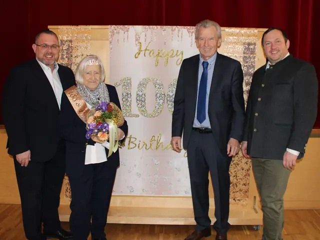 Bürgermeister Thomas Sabbata-Valteiner, Emma Lanmüller, Ortsvorsteher GGR Franz Pöschl und GR Richard Lanmüller. | Foto: Marktgemeinde Pottendorf