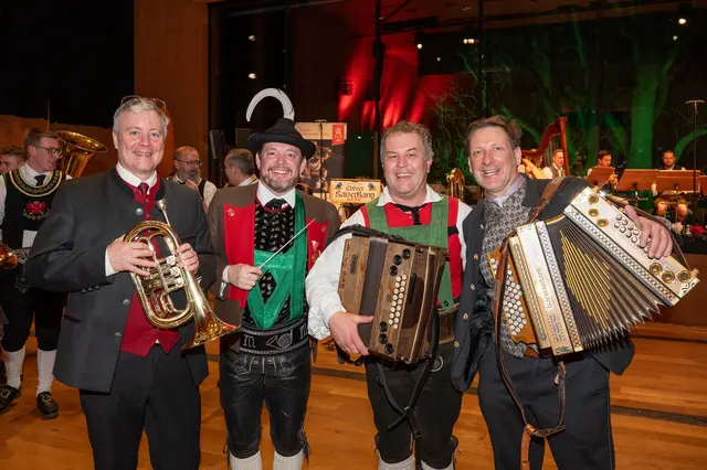 BVT Obmann Peter Spanblöchl, Kpm. StMK Mühlau Thomas Rampl, Gernot Niederfriniger (Obmann Südtiroler Volksmusikverein), Peter Margreiter (Obmann Tiroler Volksmusikverein) | Foto: R. Sigl