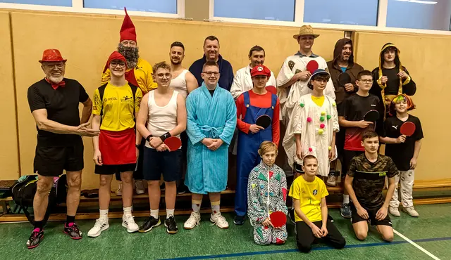 Walter Mack, Cousin Müllauer, Jürgen Müllauer, Erich Jakoubek , Martin Mang, Hannes Gumpinger und Nico Pfannhauser, Werner Ruppi (Organisator),Simon Mack, Daniel und Alexander
Müllauer, Dominik Stefal, Tobias Silberbauer, Maximilian Gumpinger, Cousin Nico - Jan, Jakob Warringer, Arsen und Imman. | Foto: Union Horn - Sektion Tischtennis