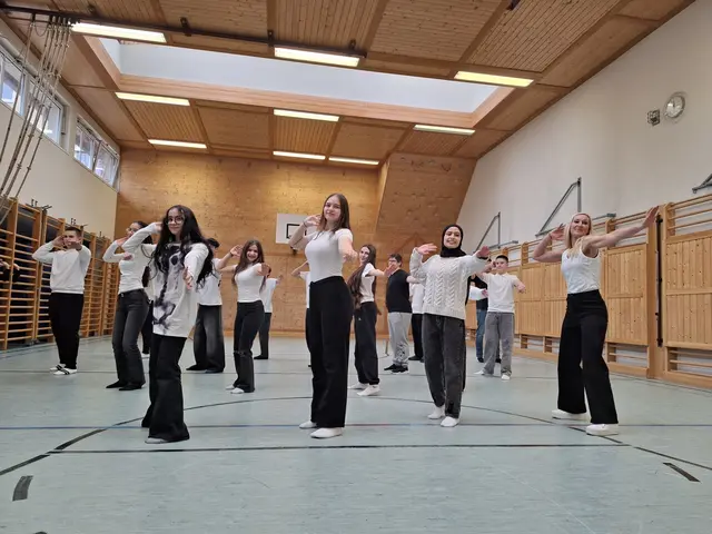 Die Kreativ-Musikmittelschule Kirchdorf/Krems verwandelte sich in eine große Tanzbühne. | Foto: Kreativ-Musikmittelschule Kirchdorf