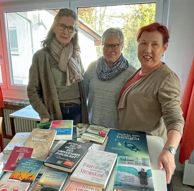 Heide Putz (Caritas OÖ), Uli Fellinger (Lions Club Steyr St. Ulrich), Christa Mitterhauser (Caritas OÖ). | Foto: Caritas