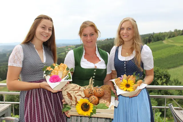 Talent liegt in der Familie: Margret Schmitt mit ihren Töchtern Stefanie und Katharina Schmitt (v.l.) | Foto: Katrin Löschnig