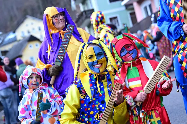Jung und Alt beteiligten sich an der Faschingstradition in Ebensee. | Foto: Wolfgang Spitzbart