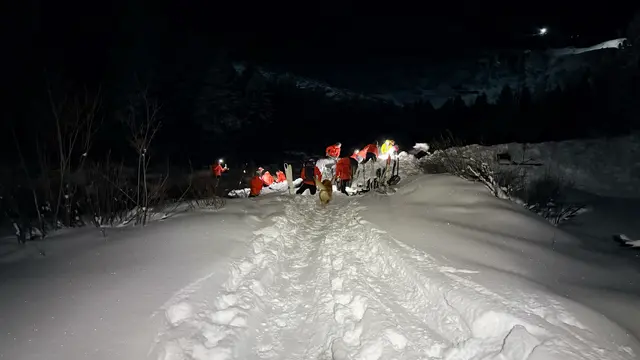 Bergungseinsatz im Bereich Mutterbergl am Stubaier Gletscher nach Lawinenabgang. | Foto: ZOOM.TIROL
