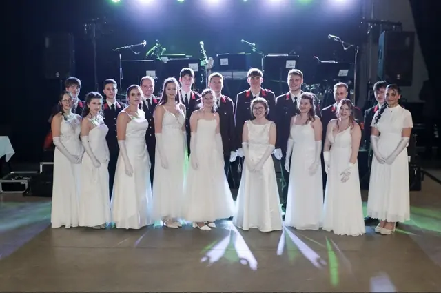 Mit der klassischen Polonaise startete der Ball in eine festliche und ausgelassene Nacht. | Foto: Freiwillige Feuerwehr Zurndorf