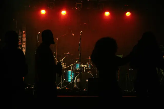 Nachwuchsbands können sich für den neuen Liesinger Bandcontest „Spotlight Beast“ bewerben und ihre Live-Performance im April 2026 in der Konzerthalle F23 präsentieren. (Symbolfoto) | Foto: Unsplash/Janay Peters