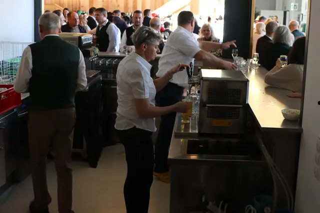 An der Schank herrschte reges Treiben | Foto: Gerhard Langmann