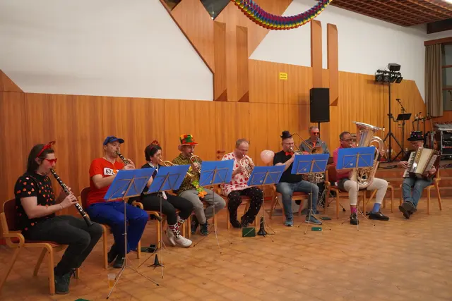 Die Musikkapelle sorgte für eine gute Einstimmung.  | Foto: AMG