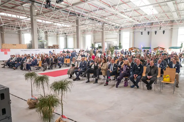 Rund 300 Gäste folgten der Einladung zur feierlichen Eröffnung der neuen Logistikflächen der Firma Craiss in Preding-Süd.  | Foto: Craiss/Alexandra Luttenberger