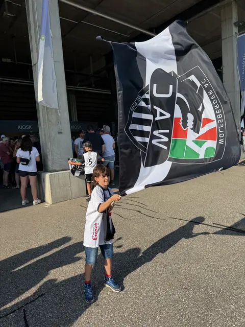 Als großer Anhänger des RZ Pellets WAC ist Matteo Auernig bei jedem Heimspiel im Fansektor mit dabei.  | Foto: Auernig/KK