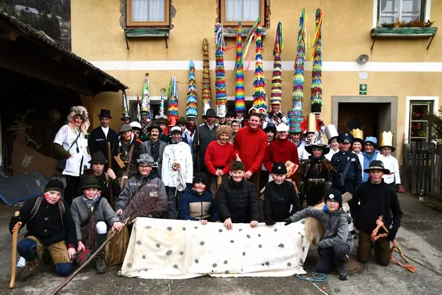 Die Faschingrenner von Feistritz - Mitterdorf am Montag zeigte ihre Begeisterung. | Foto: Anita Galler