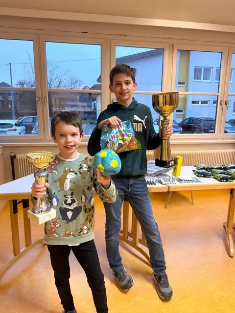 Konstantin und Paul jubelten über die Siege. | Foto: Schachklub Taufkirchen