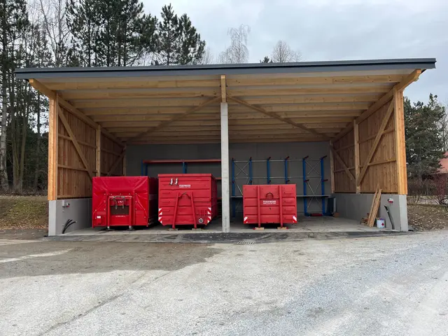 Drei Wechselladeaufbauten finden im neuen Carport Platz | Foto: FF Waidhofen/Thaya