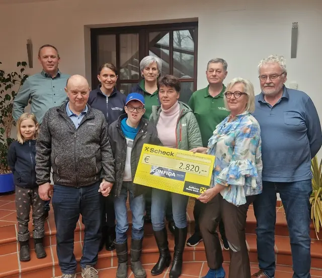 Andreas Habison, Theresa Kurzmann und Mutter Elfie Kurzmann, Familie Prinz, Annemarie Gschwandtner und Willi Stöcklhuber vom Benefizverein sowie Gabi und Gerhard Seidl. | Foto: Benefizverein Waldviertel