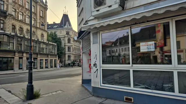 Die leerstehende Gelateria Marcello am Margaretenplatz hat einen neuen Betreiber gefunden. Noch dieses Jahr soll ein gastronomischer Betrieb einziehen, die Arbeiten laufen bereits. | Foto: Michael Marbacher/MeinBezirk