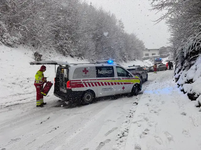 Auch der Notarzt musste ausrücken um, Verletzte zu behandeln.  | Foto: ZOOM-Tirol
