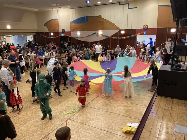 Jede Menge los war am Sonntag im Volkshaus Kindberg beim Maskenball der Kinderfreunde.  | Foto: Kinderfreunde Kindberg