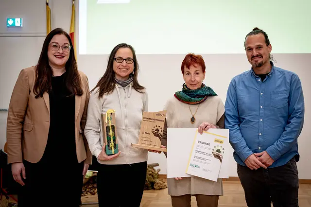 v.l.:  Sarah Katholnig, Vereinsvorständinnen Jessica Landskron und Frieda Pirker, Sascha Jabali Adeh | Foto: Foto: Stadt Villach/Karin Wernig