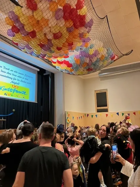 Im Mehrzwecksaal Rosental gab es ein buntes Programm. | Foto: Martina Weixler