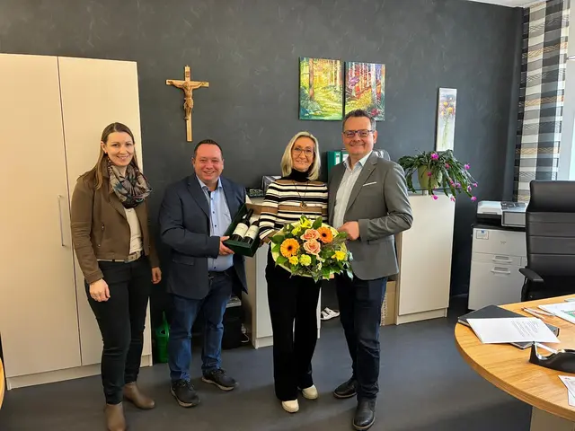 Geschäftsführende Gemeinderätin Birgit Hammerl, Vizebürgermeister Manuel Erber, Direktorin Petra Schrott, Bürgermeister Peter Hießberger | Foto: Gerhard Lechner