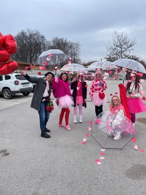 Jede Menge kreative Gruppen und ausgelassen feiernde Besucher sorgten für Stimmung in Herrnbaumgarten.  | Foto: Petra Thaler