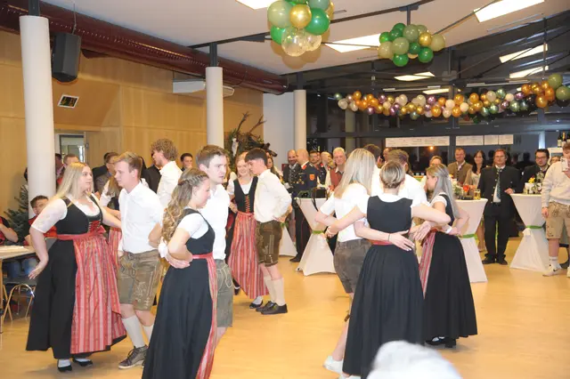 Der Kultursaal Launsdorf verwandelte sich in einen stimmungsvollen Tanzboden für alle Generationen. | Foto: Privat