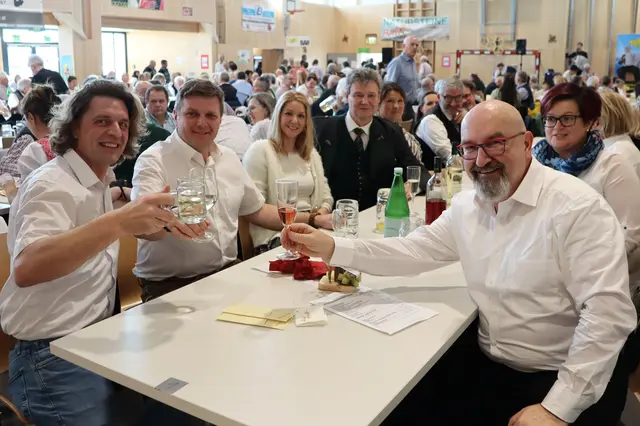 Die Theaterrunde St. Stefan verlängerte ihre vormittägige Probe beim Imkerkränzchen | Foto: Gerhard Langmann