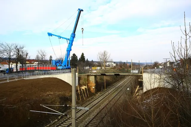 Der Watschinger Steg – eine wichtige Fußgängerverbindung über die Südbahn in Ternitz – wurde 2017 neu. | Foto: Christian W. F. Gschieszl